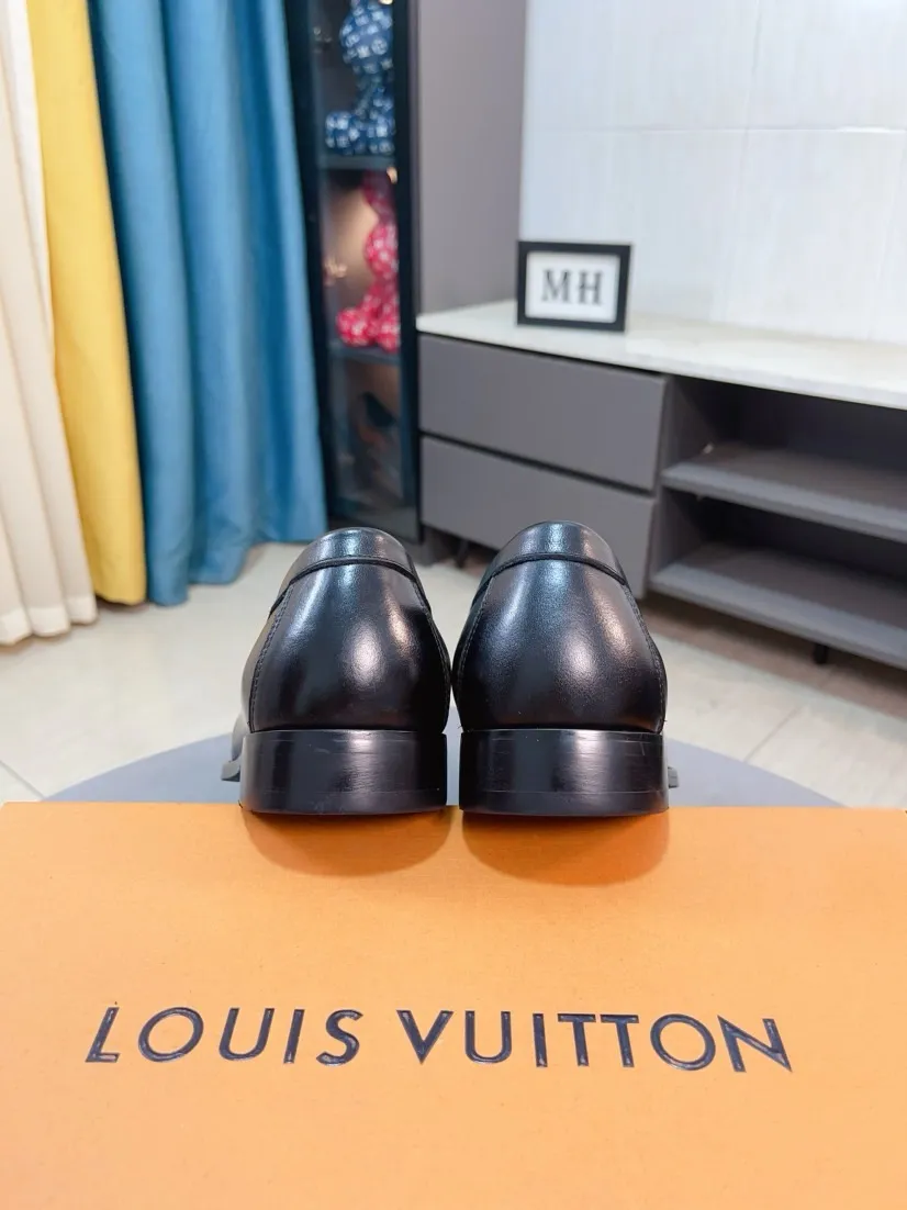 Men's Men's Shoes 💰458🌹🌹Niuli [LV] Louis Vuitton's new open-edge pigskin shoes are the most popular classic. Synchronized with the official website, the upper adopts Italian imported upper embossing➕comfortable cowhide lining, fashionable atmosphere, unique brand and unique craftsmanship. Highlighting the hot style of the new year. Stop hesitating, stop wandering, get it now. Code number: 38--44